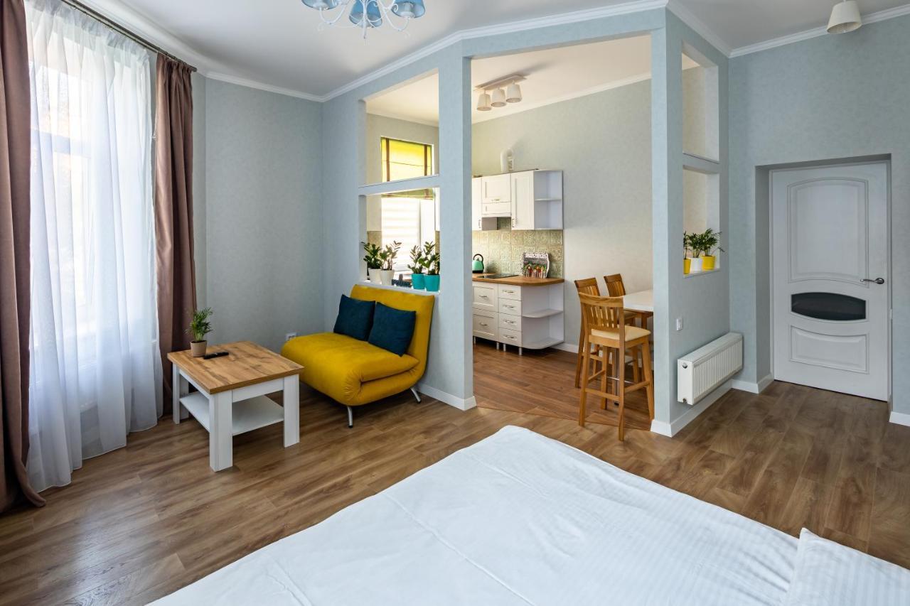 Leontovycha Apartment Λβιβ Εξωτερικό φωτογραφία