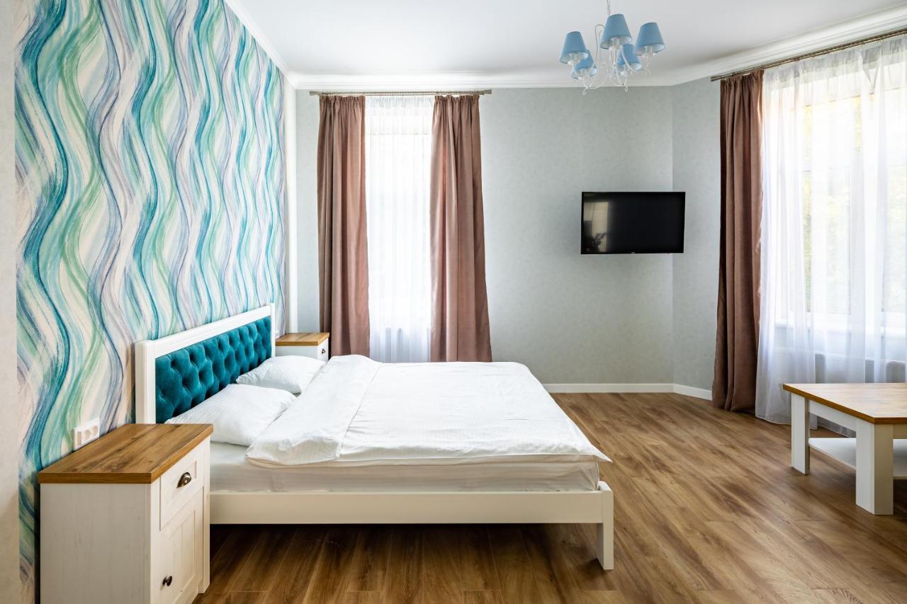 Leontovycha Apartment Λβιβ Εξωτερικό φωτογραφία