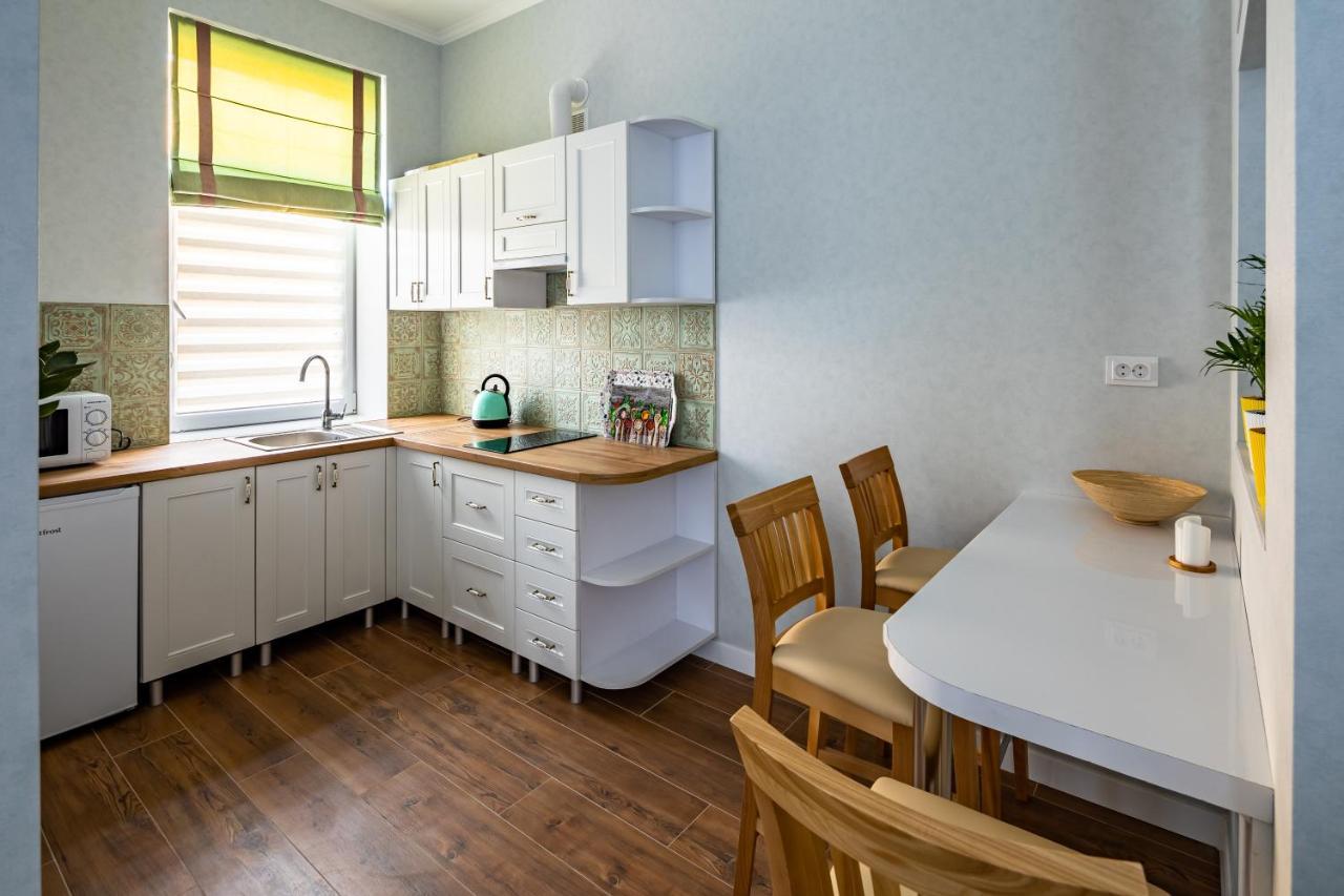Leontovycha Apartment Λβιβ Εξωτερικό φωτογραφία