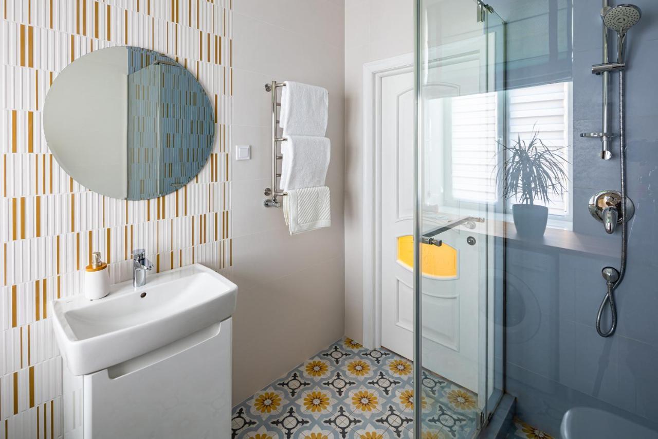 Leontovycha Apartment Λβιβ Εξωτερικό φωτογραφία